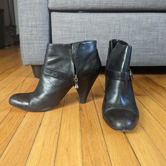Maxstudio black leather booties heels boots 9.5 - Picture 7 of 10